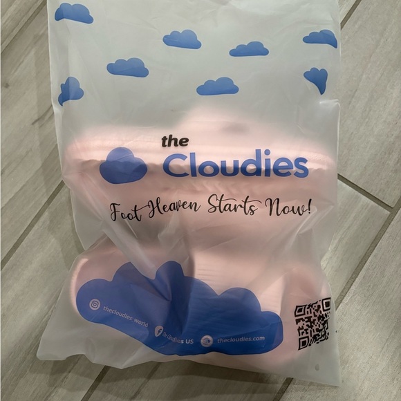 Cozy Pink Women's Slide Slippers - Picture 8 of 9